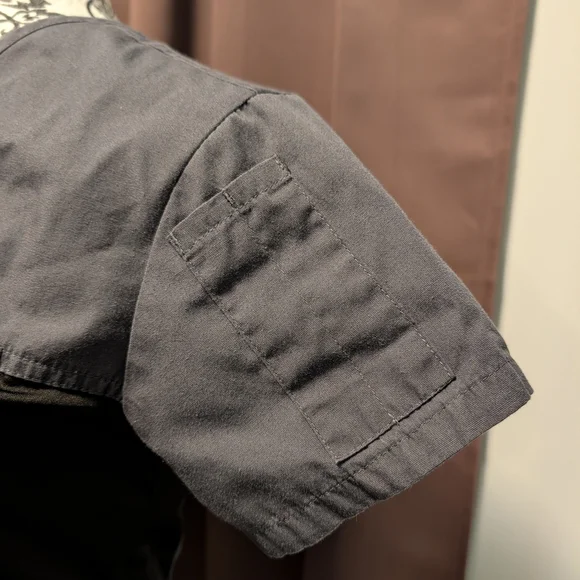 🖤 2 MOBB Colorblock Scrub Tops - Picture 6 of 9